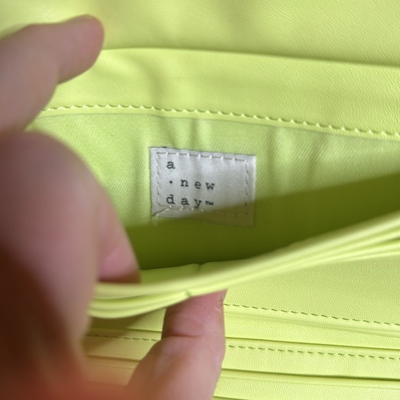 NWOT A New Day Flap Pouch with Folded Double Interior Wristlet Yellow - Picture 7 of 7